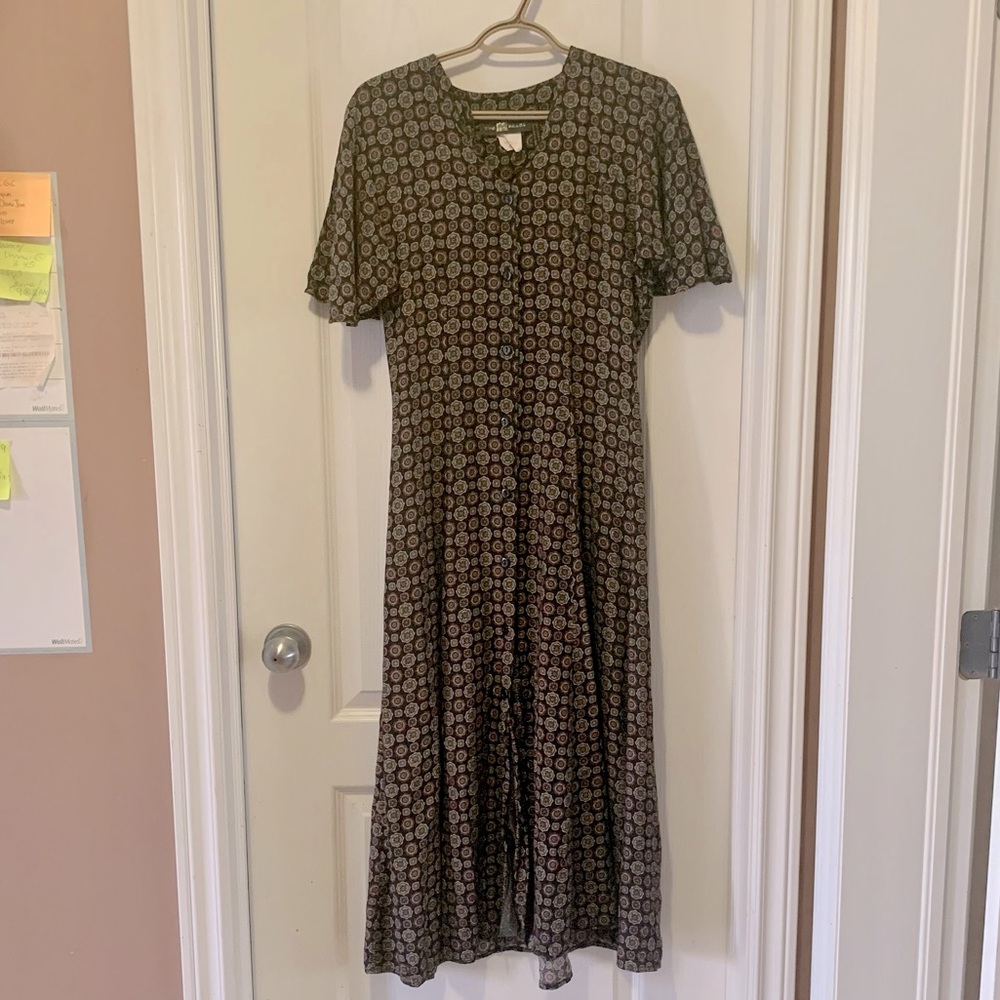 Vintage flutter-sleeve dress 🎀